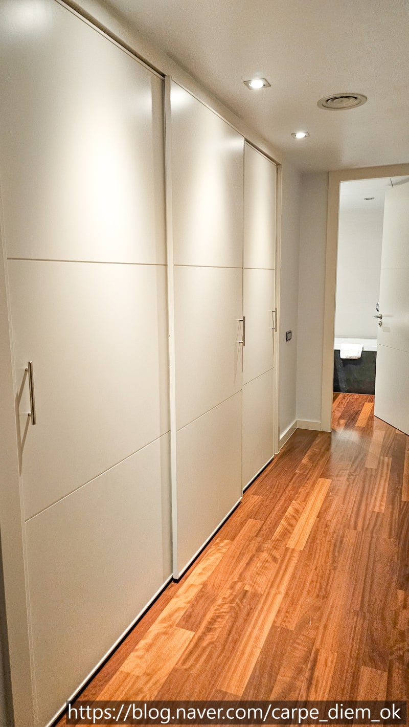 스페인숙소] 바르셀로나 카탈루냐 광장 근처 숙소 추천 (호텔 엑세플라자카탈루냐, 에어비앤비 스위트인) : 네이버 블로그