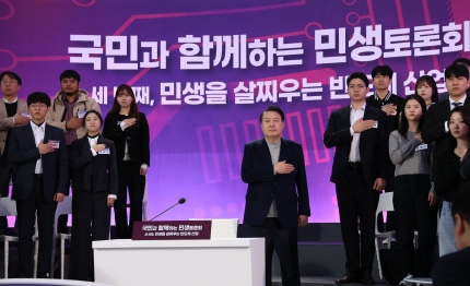 尹대통령 “<b>세액공제</b>가 <b>대기업 퍼주기</b>? 거짓선동”