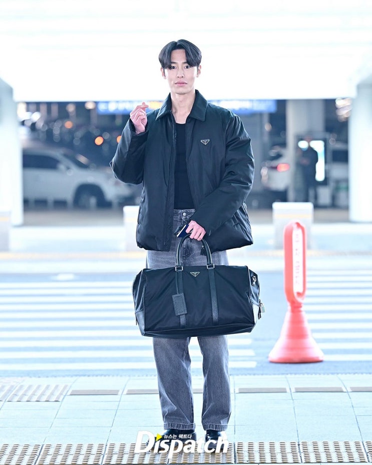 이재욱 공항패션 프라다 리나일론 크롭 다운 자켓 정보! 이재욱 공항패션 프라다 리나일론 크롭 다운 자켓 정보!