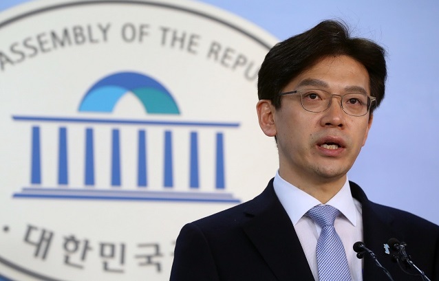 “단호 대처”에... ‘<b>성희롱</b>’ <b>현근택</b> 출마 포기(2024.1.16)