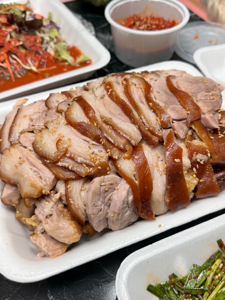  장충동왕족발보쌈 능곡 쫀닥쫀닥한 족발과 새콤한막국수