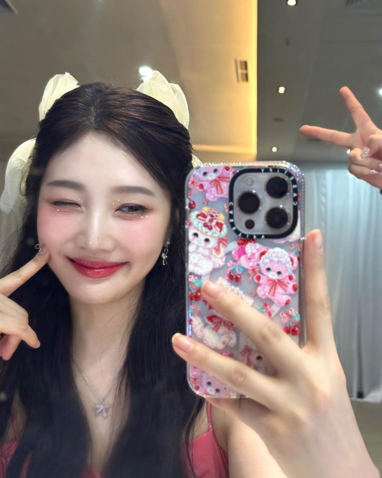  여자 연예인의 패션 디테일링을 살리는 데일리 쥬얼리로 리본 팬던트 목걸이 브랜드 추천 w. 선미 & 조이