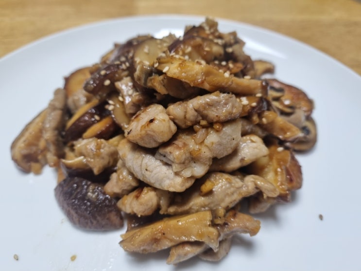 식감 좋은 표고버섯 돼지고기볶음 요리 만들어서 먹어보기