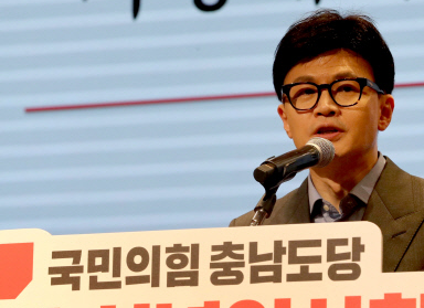 <b>한동훈</b>의 '세비 반납' <b>공세</b>에 <b>민주당</b>, "검찰 특활비부터 공개하라"