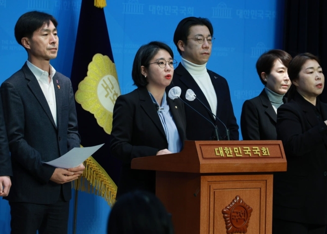 조국<b>신당</b> <b>개혁</b>연합<b>신당</b> 진보당 등 민주당 주도 <b>비례</b> 위성정당... 