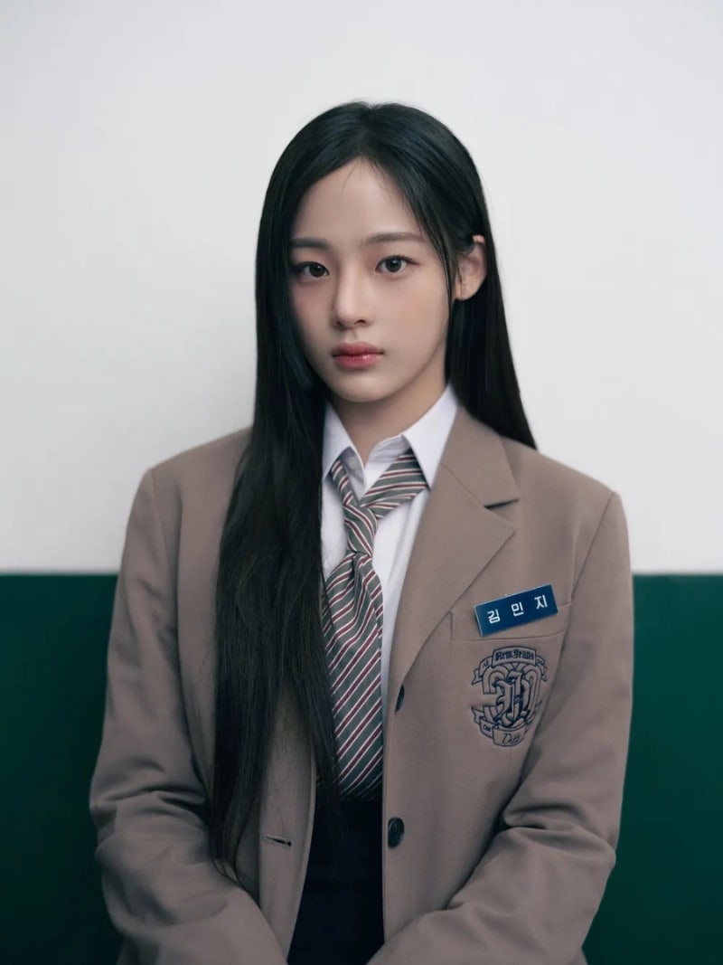 NewJeans Minji's Kalguksu Incident: Explanation, Apology, What Happened, Phoning, and Communication with Bunnies