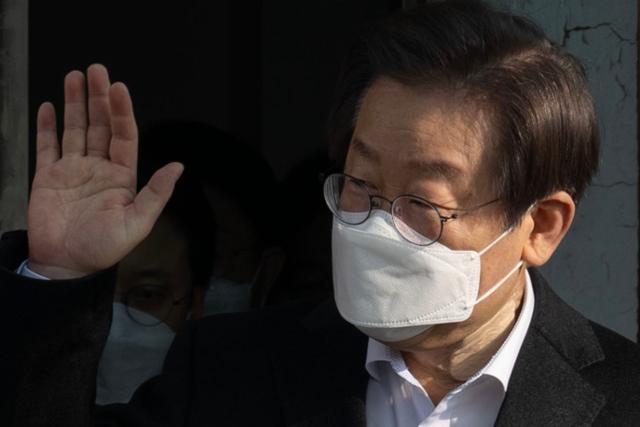[속보] <b>권익위</b> "<b>이재명 헬기</b> 이송 관련 다수 신고…조사 착수"
