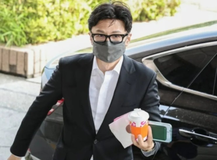 이준석, “<b>한동훈</b> 던킨 커피는 기획, <b>출근길</b>에 매장 없어”... 