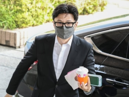 이준석 “<b>한동훈</b> 던킨 커피는 기획, <b>출근길</b>에 매장 없어”... 