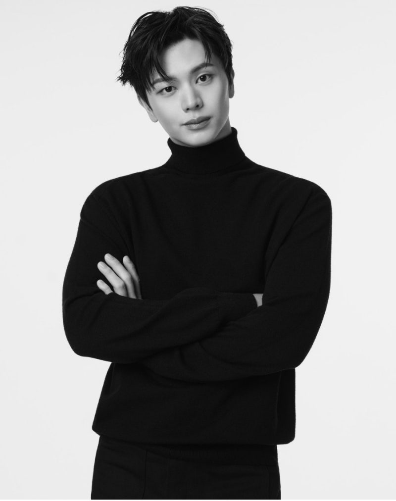 가수 겸 배우 육성재, 소속사 이전 후 새 프로필 사진