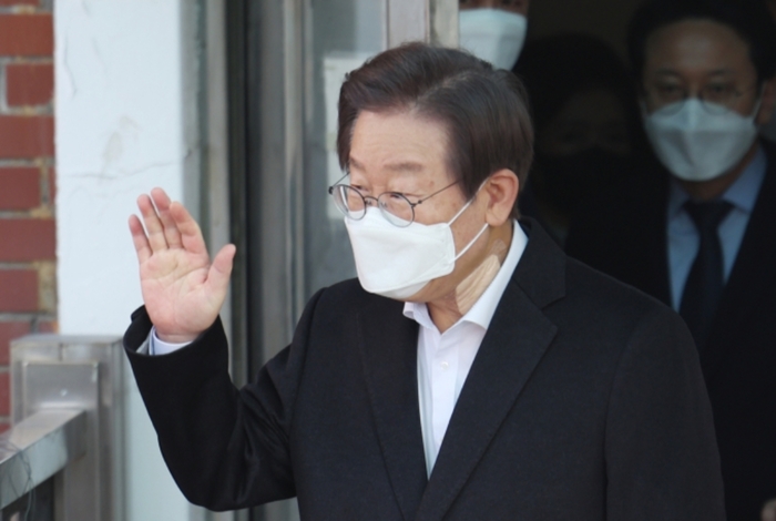 <b>이재명 대표</b>, 17일 <b>당무</b>복귀 최고회의 주재...흉기피습 후 15일만