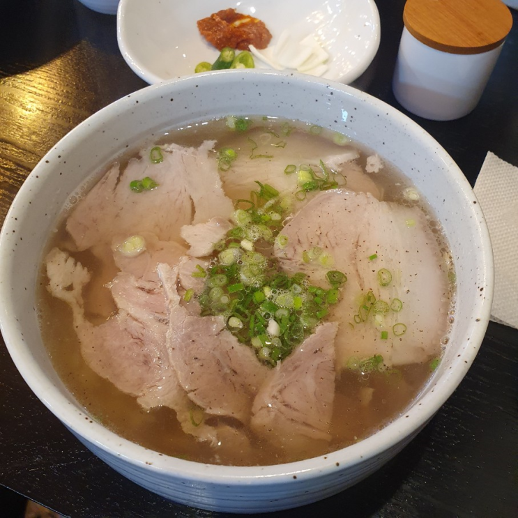  광화문 오피시아빌딩 맛집 '광화문닭곰탕 vs 고다' (닭칼국수, 돼지곰탕) 솔직 후기(점심메뉴추천)