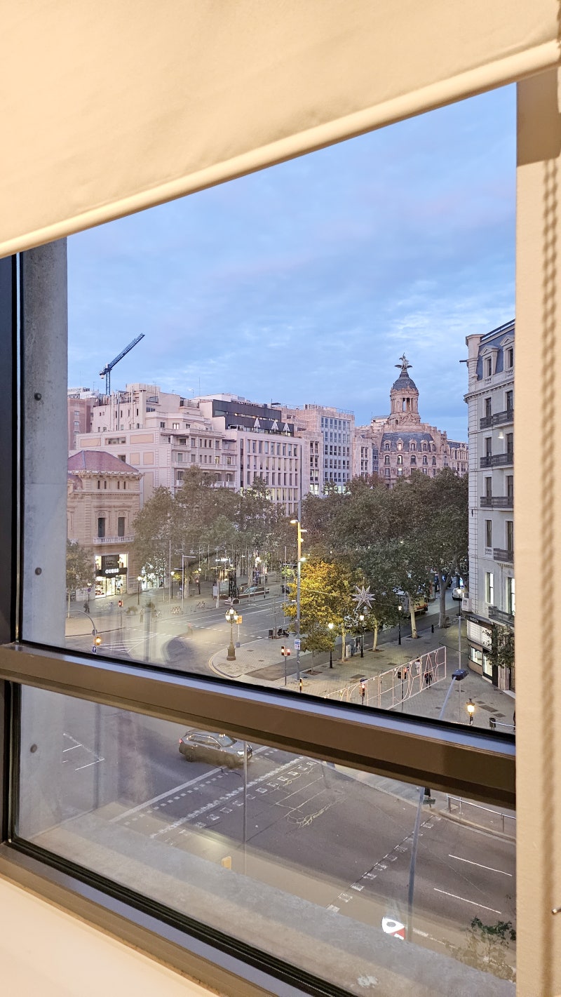 스페인숙소] 바르셀로나 카탈루냐 광장 근처 숙소 추천 (호텔 엑세플라자카탈루냐, 에어비앤비 스위트인) : 네이버 블로그