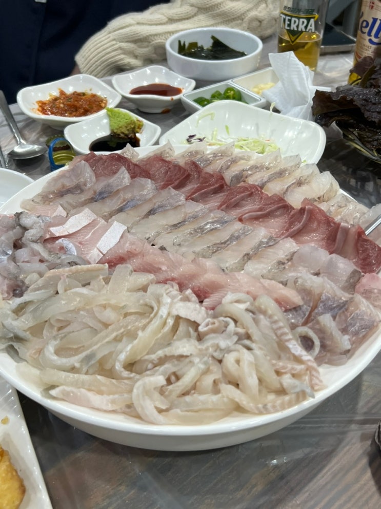 부산 초량맛집 가성비횟집 활어회가 한접시 가득 용궁횟집