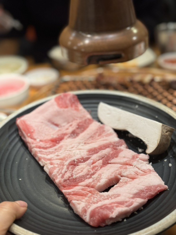 제주공항 근처 노형동 현지인 맛집 생갈비가 맛있는 "제주본참숯불갈비"
