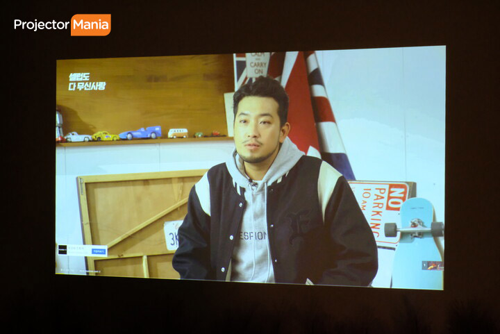  풀HD로 선명함 그대로 밝기까지 밝은 비비텍 BH577 프로젝터