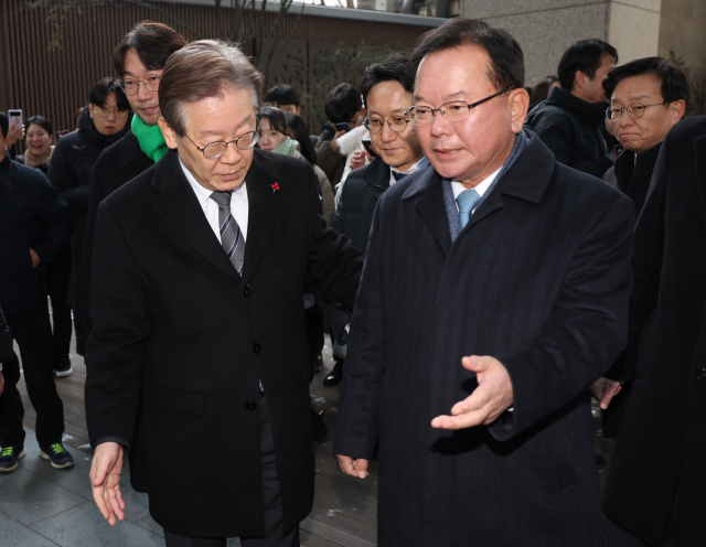 <b>김부겸</b> "<b>이재명</b>, 이달내 대안 내지 않으면 분열 봉합 어려워"