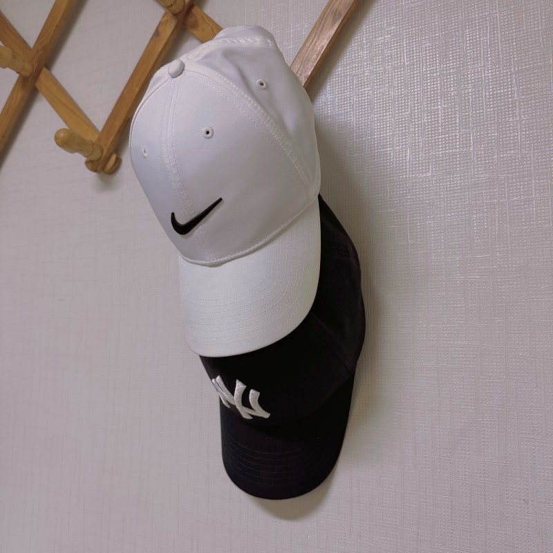 세탁소 옷걸이로 모자 걸이 만들어 정리하는 방법