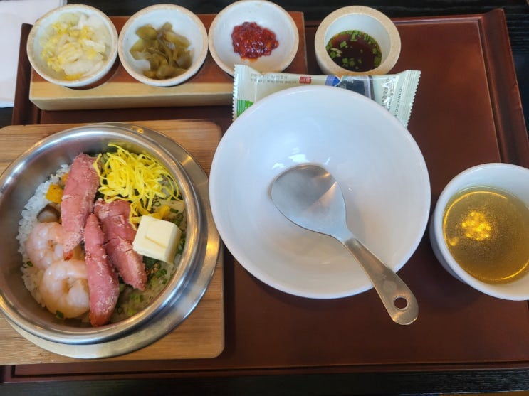  강남역 직장인의 든든한 솥밥 맛집, 정갈한 한상차림의 가가솥밥 강남점