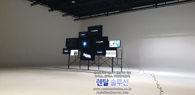  파주 와이드스튜디오 LED TV대여 모니터 구조물 벽걸이 설치해드렸습니다