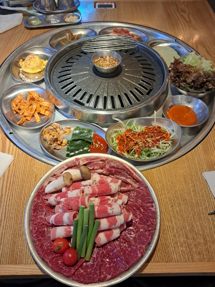 서교동 고기집_쟁반집 쟁반 돌아가는 홍대 고기집 서교동 고기집_쟁반집 쟁반 돌아가는 홍대 고기집