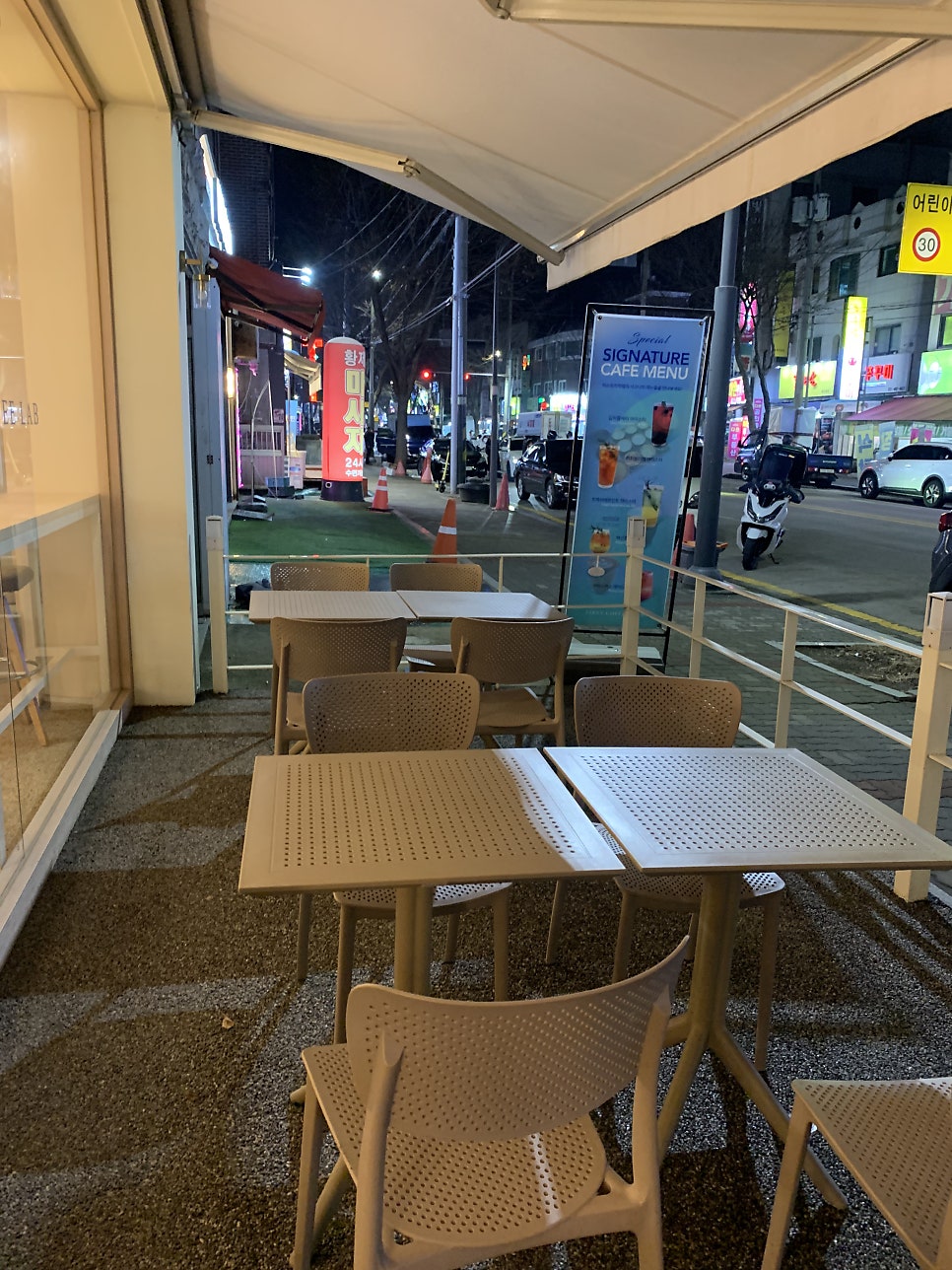 퍼스트커피랩 안산선부점 사진 4