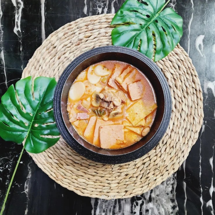  부대찌개 황금 레시피 깊은맛 느껴지는 부대찌개 끓이는 방법