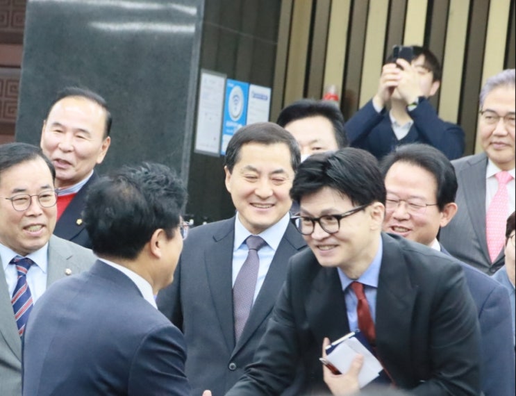 1월17일~18일 : 국민의힘 <b>의원총회 참석</b> 외