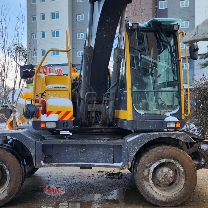 볼보 EW145BP 2012년식 4000만원 판매합니다. 볼보 EW145BP 2012년식 4000만원 판매합니다.