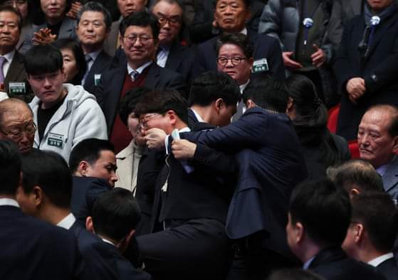 <b>강성희</b> 의원, <b>대통령</b> 경호원에게 끌려나가 - <b>강성희</b> 의원 입장문
