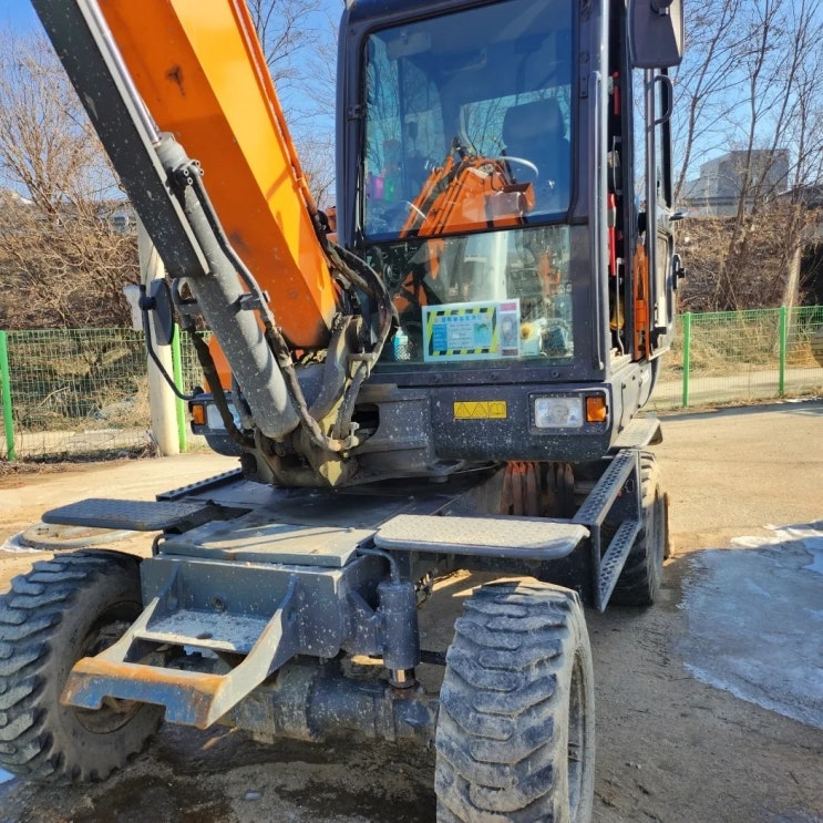 두산 DX55W 2019년식 5000만원 판매합니다. 두산 DX55W 2019년식 5000만원 판매합니다.