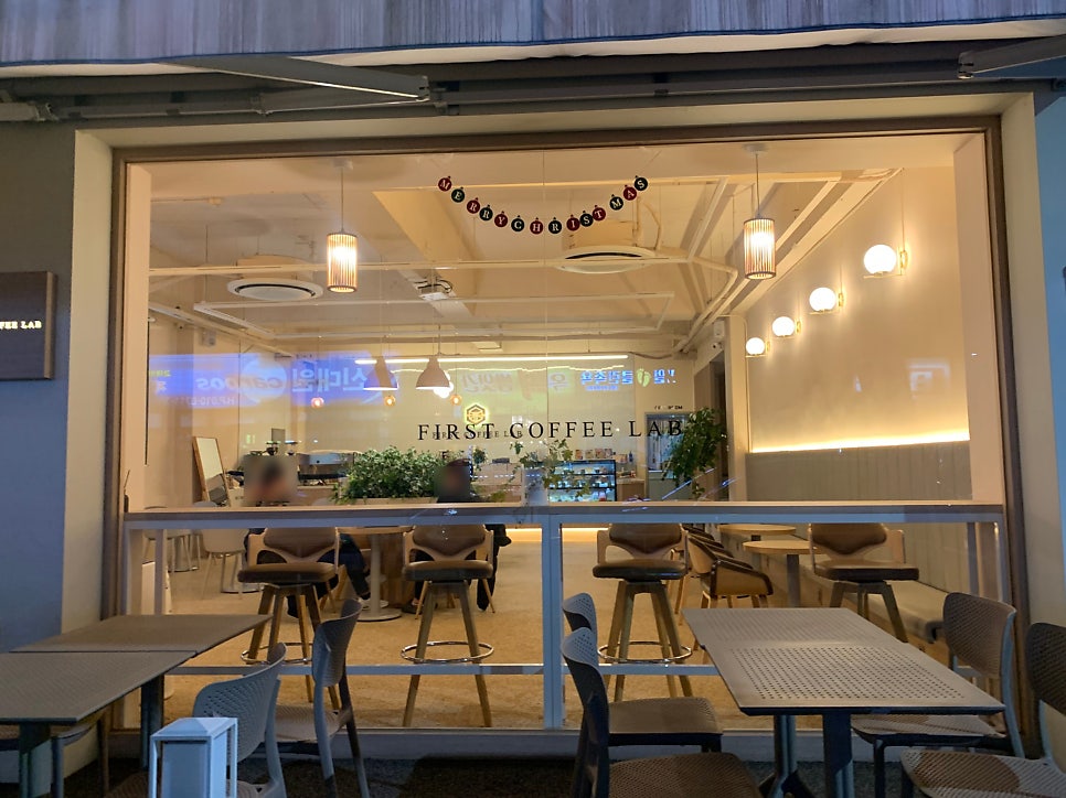 퍼스트커피랩 안산선부점 사진 5