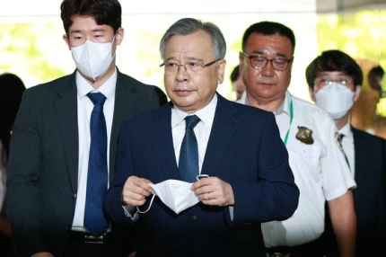 ‘대장동 50억 클럽 의혹’ <b>박영수</b> 前 <b>특검 보석</b> 석방