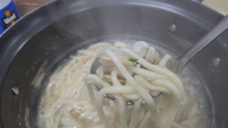 시원한 동죽이 들어간 도마동 칼국수 을왕리조개칼국수 시원한 동죽이 들어간 도마동 칼국수 을왕리조개칼국수