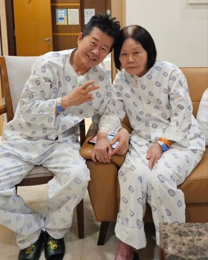 가수 태진아, <b>치매</b> 아내와 <b>근황</b> 공개…내 사랑 <b>옥경이</b> 병원 입원