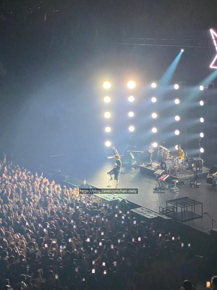 2023 <b>레이니 내한</b> 후기 (올림픽 홀 2층 E2 구역) - LANY Live in Seoul