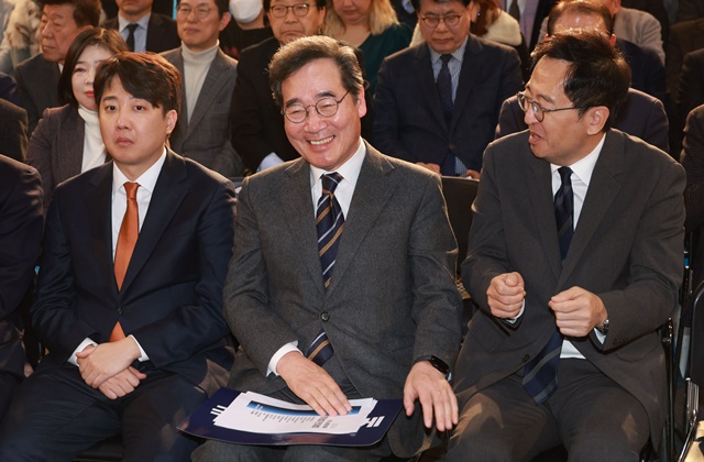 <b>이준석</b>-이낙연, <b>광주</b> 출마 두고 공방