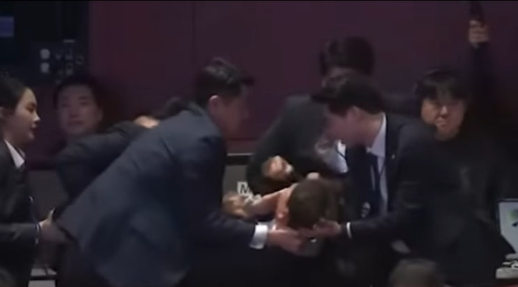 <b>김경율</b>에 빡친 김건희, <b>한동훈</b> 때렸다! 천공 국정개입!