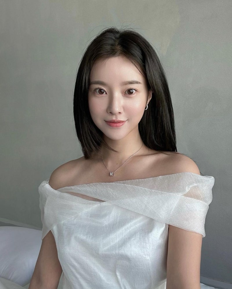 이향 아나운서 몸매 결혼 근황 나이 키 다리 사진 각선미 셀카 방송인 틱톡 유튜브 인스타그....