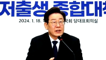 <b>이재명</b> ‘비례·불출마’... 일축, “<b>151석</b> 과반 <b>목표</b>”