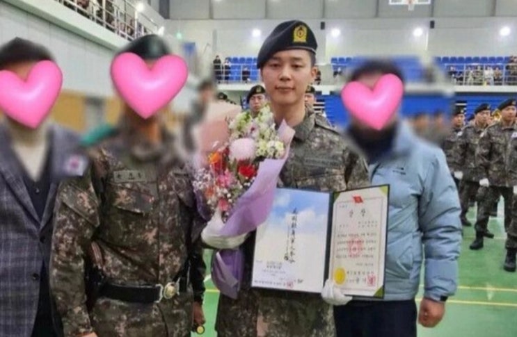 <연예가핫이슈> "군생활도 1등"...BTS 지민, '최우수 훈련병' 사단장 표창에 포상휴가까지 <연예가핫이슈> "군생활도 1등"...BTS 지민, '최우수 훈련병' 사단장 표창에 포상휴가까지