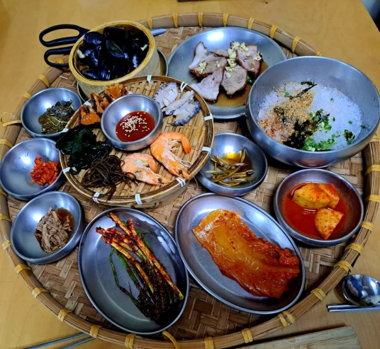  부산 기장 맛집 "기장끝집" 전복죽과 시그니처 소쿠리 해물 한 상