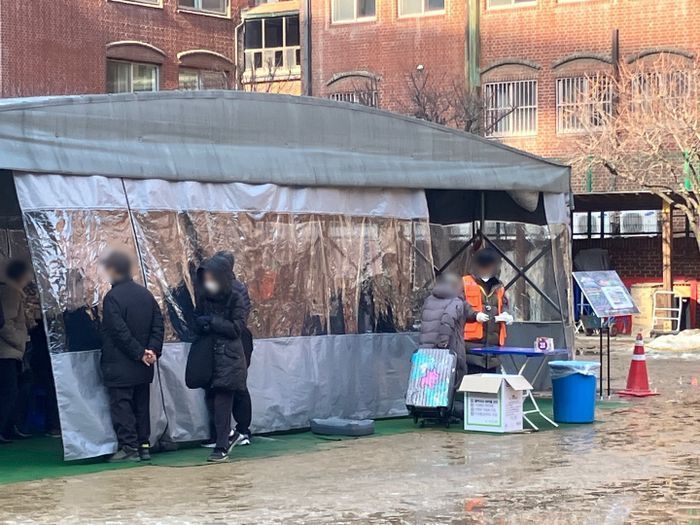 "나라에서는 뭐 하나, 이런 거나 많이 만들지"…'무료급식소 명동밥집' "나라에서는 뭐 하나, 이런 거나 많이 만들지"…'무료급식소 명동밥집'