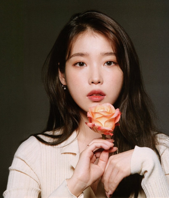 <b>아이유</b> 신곡 Love wins <b>러브</b>윈즈 논란된 이유, 결국 제목까지... 