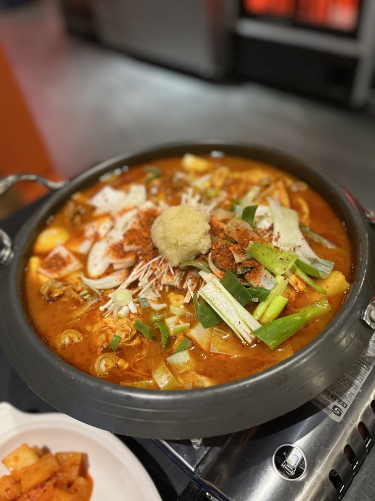  늦게까지 여는 아니 닫지 않는 24시 합정 술집 이자 홍대 닭볶음탕 존맛인 홍대 감자탕 맛집 홍대펀치감자탕닭한마리