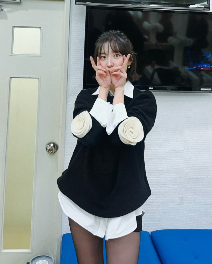  박지현 패션, 발렌티노 여성 울 니트 스웨터 코디