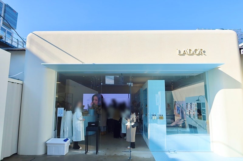 성수동 핫플레이스의 새로운 어도어 성수 팝업 선스틱 제품을 만나보세요!