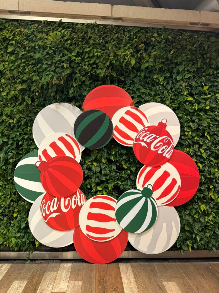  2023.EP.699. 크리스마스에 떠난 올랜도 디즈니 스프링스 코카콜라 Coca-Cola 전시회 팝업스토어