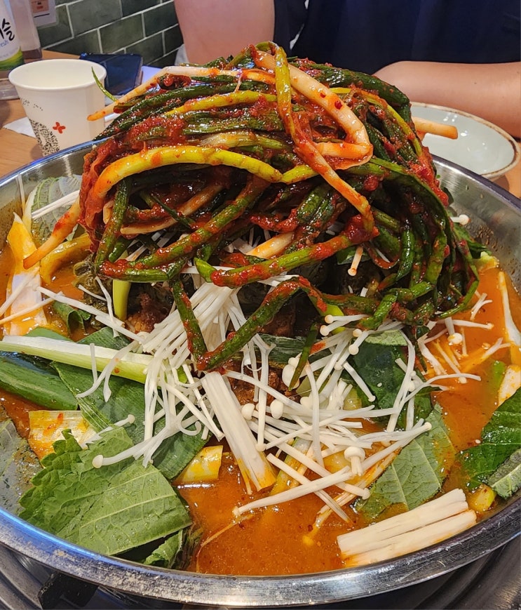  길동 삼거리감자탕 - 『파김치 감자탕, 뼈구이, 리코타치즈 막걸리?』 핵맛도리들로 꽉찬 존맛집
