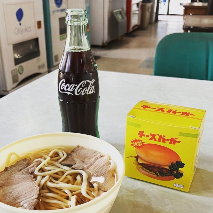  일본 드라마 <솔로 활동 여자의 추천> 자판기 맛집 - 드라이브인 나나코시(ドライブイン七輿),